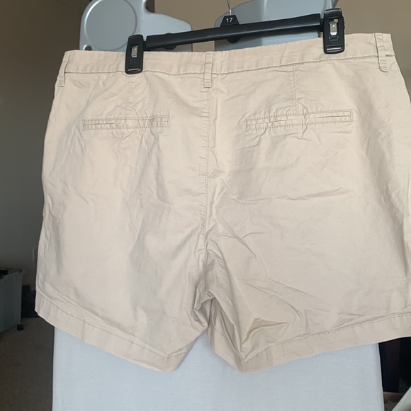 Old Navy shorts - Picture 2 of 3